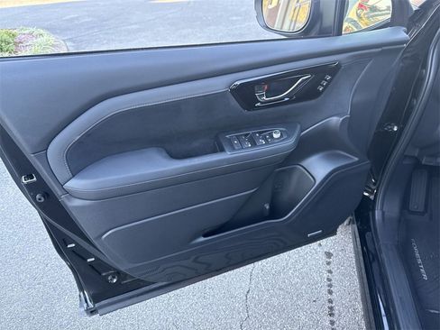 Used 2025 Subaru Forester Touring w/ Popular Package - Touring image 24