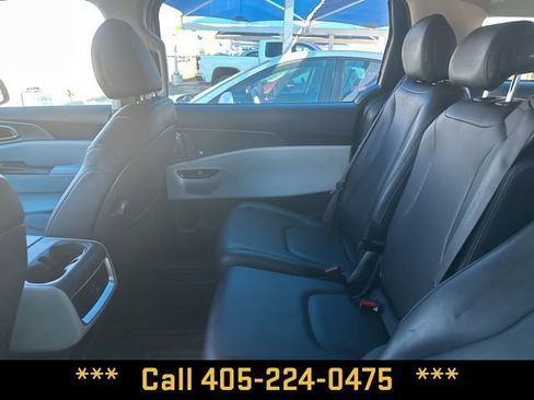 Used 2024 Kia Carnival LX image 4