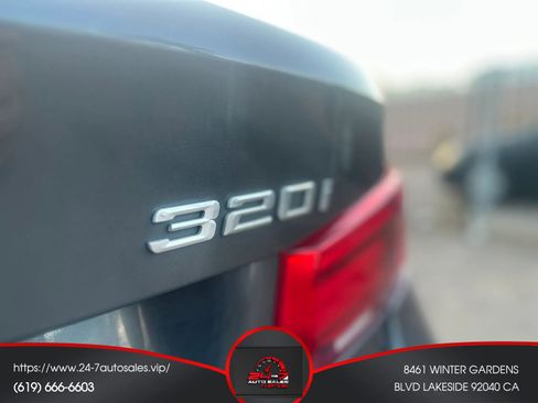 Used 2017 BMW 320i xDrive Sedan AWD/4WD image 27