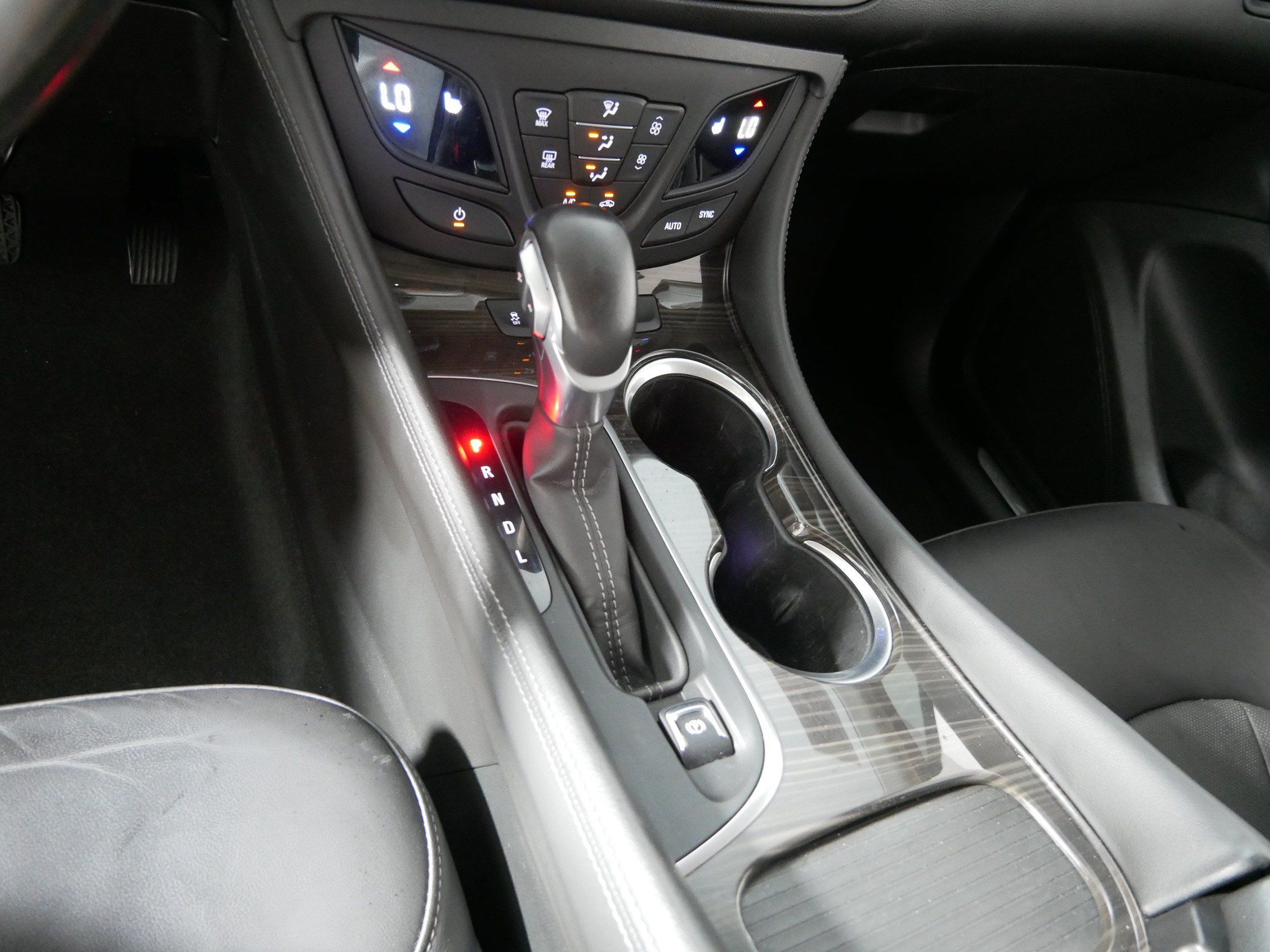 Used 2020 Buick Envision Essence FWD image 24