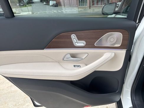 Certified 2025 Mercedes-Benz GLS 450 4MATIC image 17