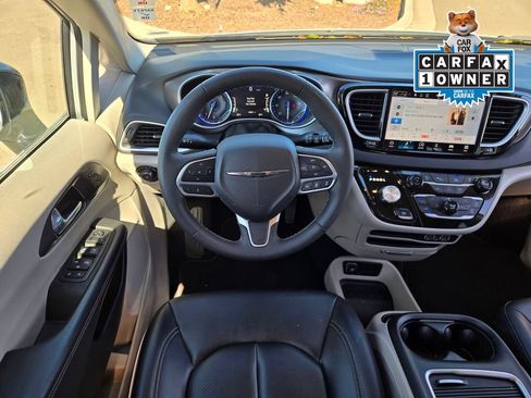 Used 2024 Chrysler Pacifica Touring-L FWD image 13