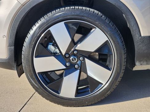 Used 2024 Volvo XC40 Recharge Plus w/ Protection Package Premier image 17