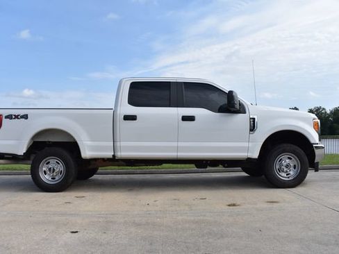 Used 2019 Ford F250 XL w/ Power Equipment Group AWD/4WD image 3