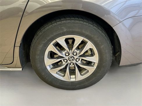 Used 2021 Toyota Sienna LE image 36