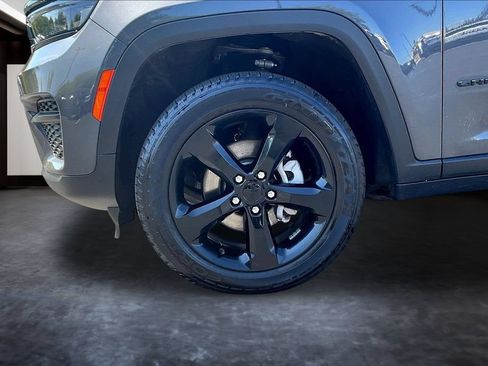 Used 2023 Jeep Grand Cherokee Altitude AWD/4WD image 30