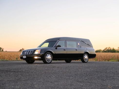 Used 2009 Cadillac DTS Hearse FWD image 98
