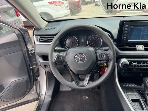 Used 2021 Toyota RAV4 LE FWD image 16