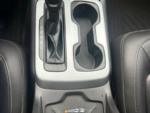 Used 2018 Chevrolet Colorado ZR2 w/ LPO, Premium Interior Package AWD/4WD image 19