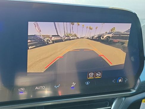 Used 2026 Chevrolet Equinox EV LT FWD image 10