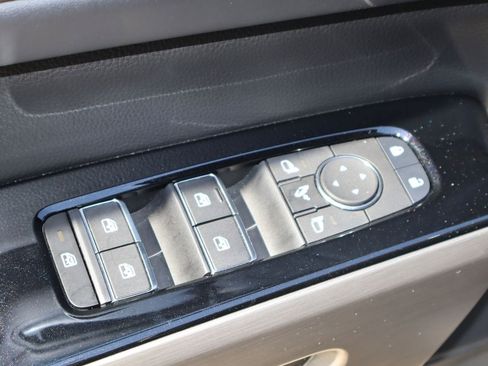 Used 2024 Nissan Pathfinder Platinum w/ Lighting Package (N92) FWD image 24