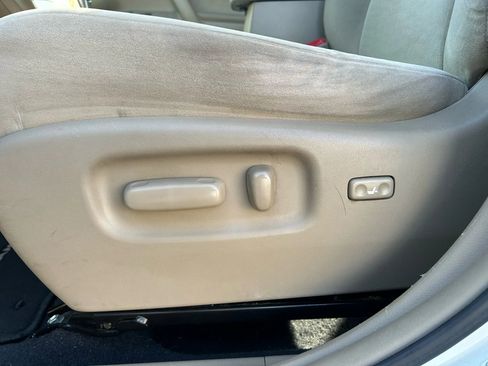 Used 2011 Toyota Highlander 2WD w/ Tech Pkg image 7