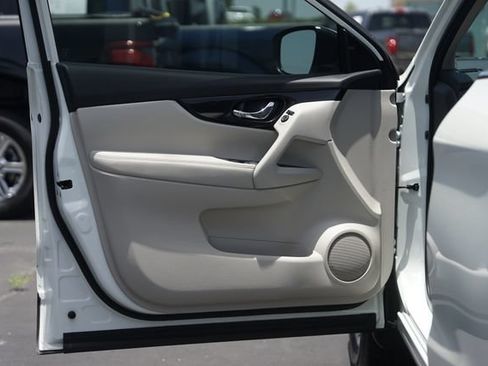 Used 2019 Nissan Rogue Sport SV w/ Technology Package FWD image 30