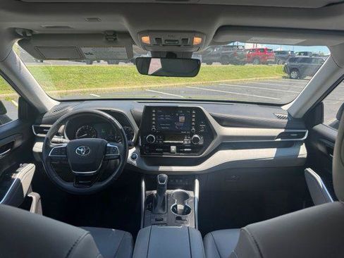 Certified 2020 Toyota Highlander XLE AWD/4WD image 18