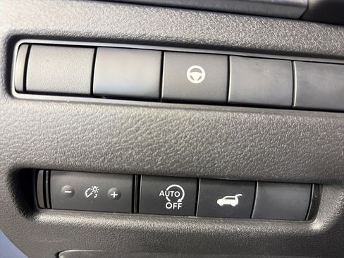 Used 2025 Nissan Rogue SV AWD/4WD image 29