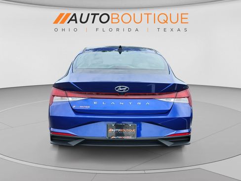 Used 2023 Hyundai Elantra SEL w/ Cargo Package FWD image 4