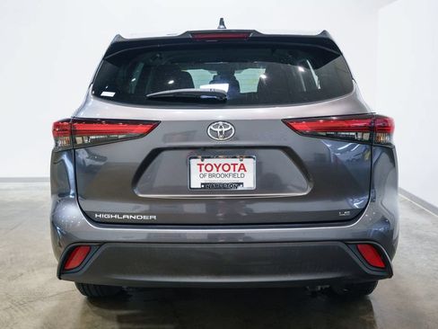 Used 2020 Toyota Highlander LE FWD image 8