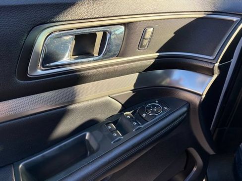 Used 2019 Ford Explorer XLT AWD/4WD image 18