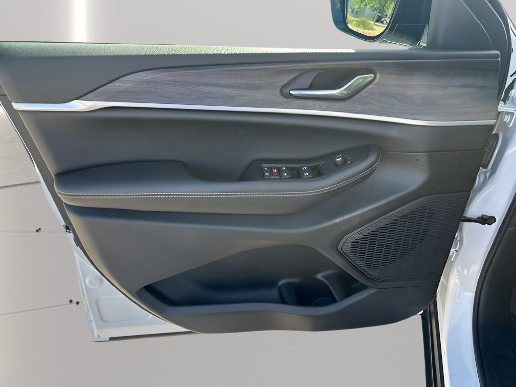 New 2026 Jeep Grand Cherokee Altitude RWD image 22