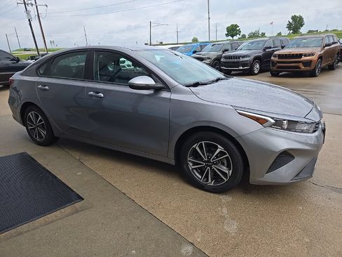 Used 2024 Kia Forte LXS w/ LXS Technology Package FWD image 13