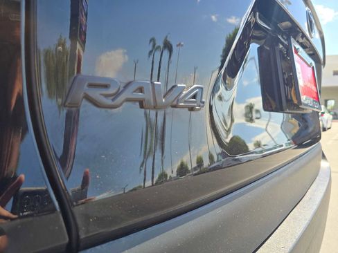 Used 2022 Toyota RAV4 XLE Premium image 25