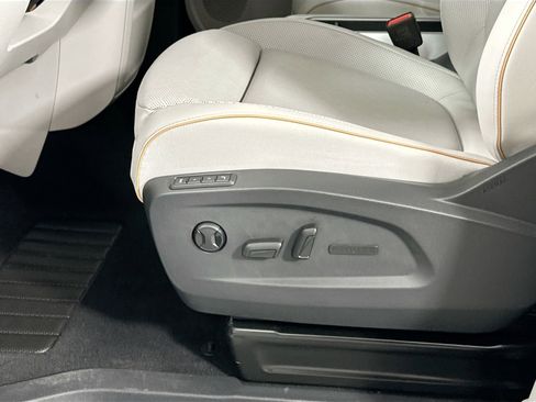 New 2025 Volkswagen ID. Buzz 1st Edition image 20