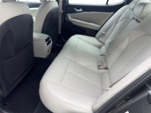 Used 2025 Genesis G70 2.5T image 34