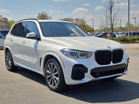 Used 2022 BMW X5 xDrive40i w/ M Sport Package AWD/4WD image 3
