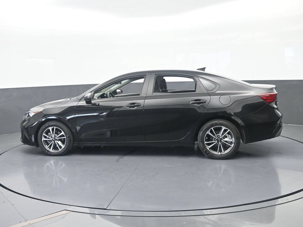 Used 2024 Kia Forte LXS w/ LXS Technology Package FWD image 3