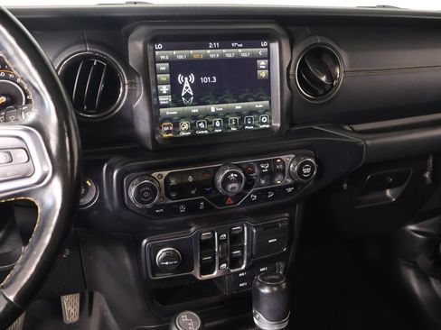 Used 2021 Jeep Wrangler Unlimited Sahara AWD/4WD image 5