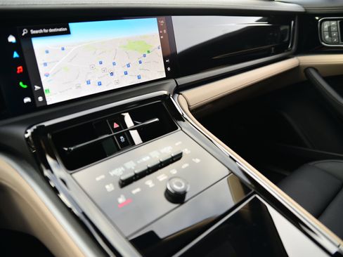 Certified 2024 Porsche Panamera 4 image 16