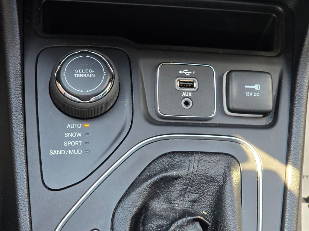 Used 2022 Jeep Cherokee Latitude Lux AWD/4WD image 17