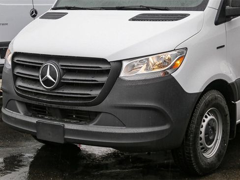 Used 2024 Mercedes-Benz eSprinter 170 Cargo image 7