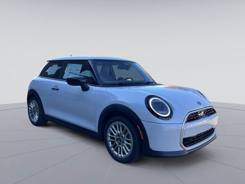 Used 2025 MINI Cooper 2-Door Hardtop image 7