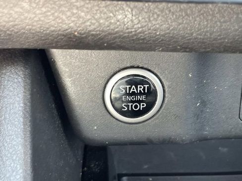 Used 2023 Nissan Rogue SV FWD image 25