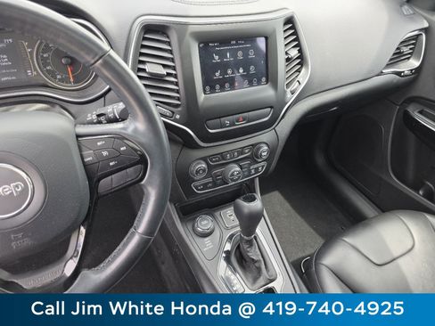 Used 2020 Jeep Cherokee Latitude Plus AWD/4WD image 29