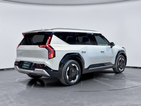 Used 2024 Kia EV9 Land image 3