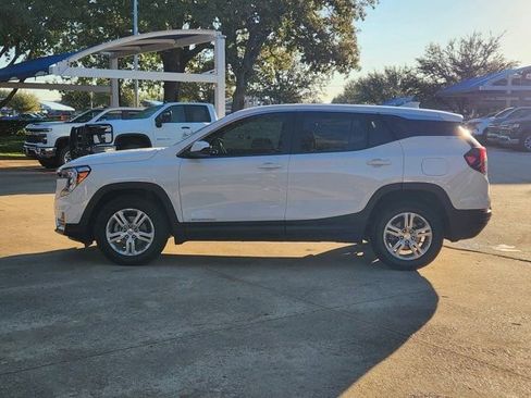 Used 2024 GMC Terrain SLE image 12