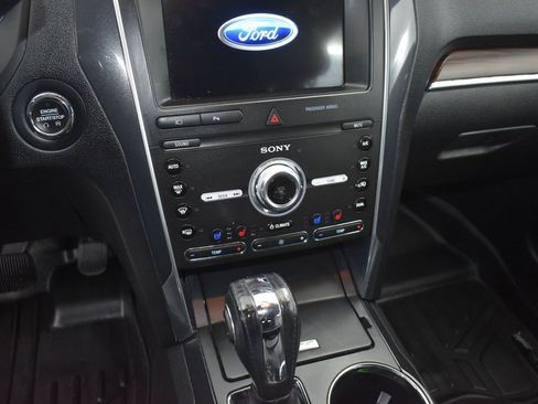 Used 2019 Ford Explorer Limited w/ Class III Trailer Tow Package AWD/4WD image 14