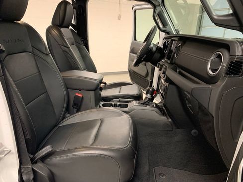 Used 2023 Jeep Wrangler Unlimited Sahara AWD/4WD image 9