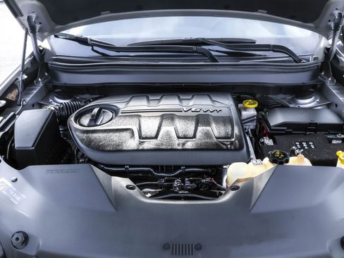 Used 2020 Jeep Cherokee Latitude Lux w/ Comfort/Convenience Group image 44