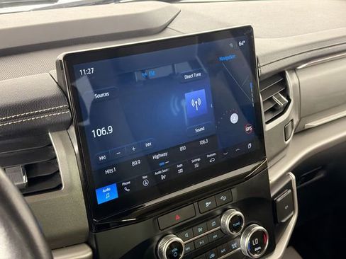 Used 2023 Ford Expedition XLT image 15