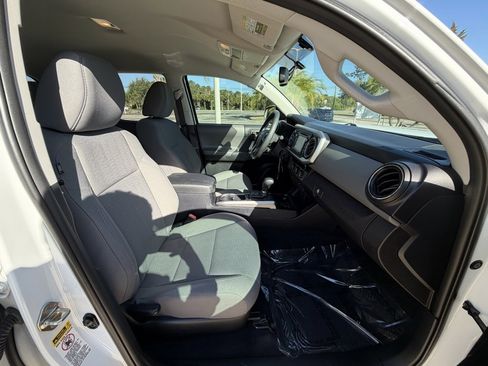 Used 2017 Toyota Tacoma SR5 image 32