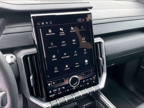 Used 2024 GMC Acadia Elevation image 6