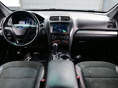 Used 2019 Ford Explorer XLT w/ Equipment Group 202A image 18