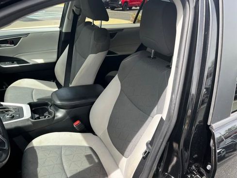 Used 2019 Toyota RAV4 XLE w/ Convenience Package AWD/4WD image 14