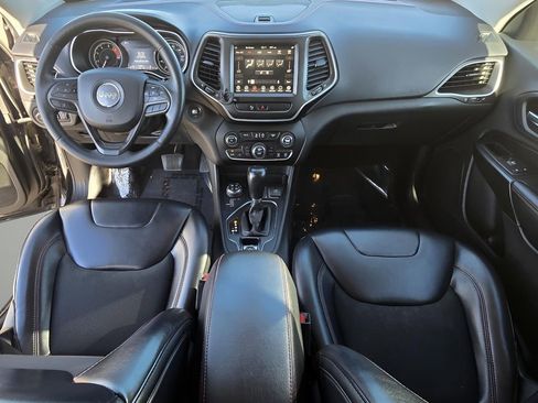 Used 2019 Jeep Cherokee Trailhawk w/ Cold Weather Group image 27