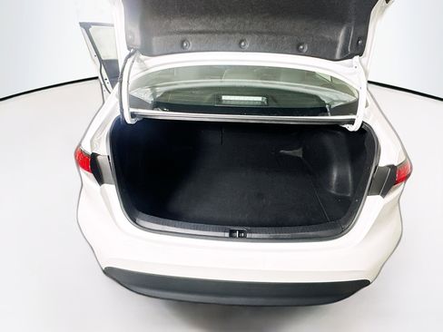 Used 2025 Toyota Corolla LE image 28