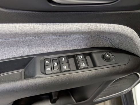 Used 2025 Jeep Compass Latitude AWD/4WD image 13