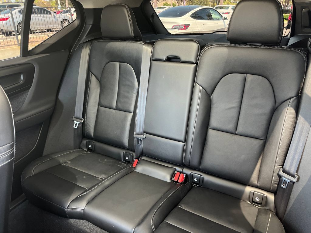 Used 2023 Volvo XC40 B5 Plus w/ Driver Assist Package AWD/4WD image 43